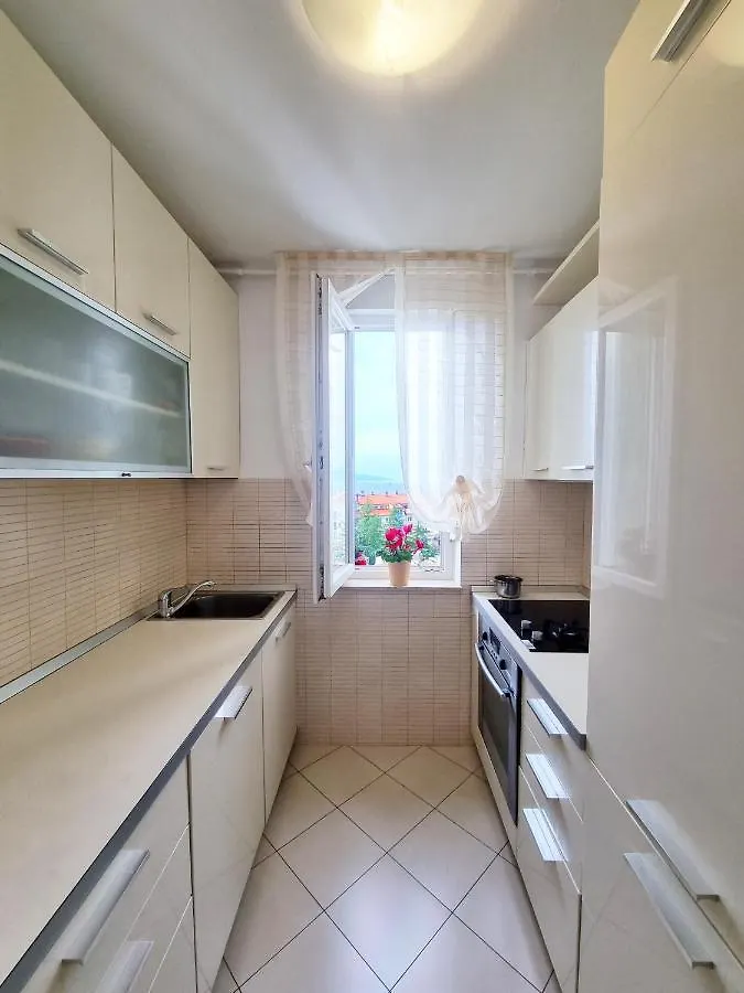 Apartment Rijeka With Sea View